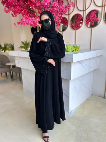 عبايه تطريز ورد بداية الكم اسود