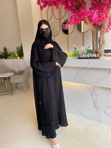 عبايه نص كلوش