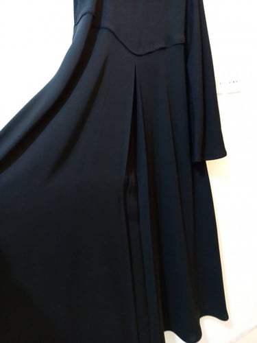 عبايه كلوش كويتي قماش انترنًت كوري السعر شامل الطر...