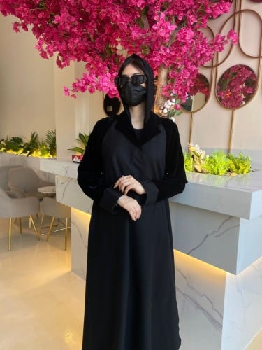 عبايه كلوش كم وقلاب مخمل مع قماش كريب السعر شامل ا...