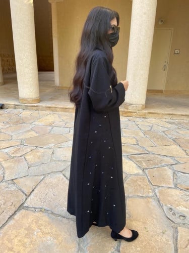 عبايه كلوش شك بالجنب قماش كريب كتان مع طرحتها شامل...