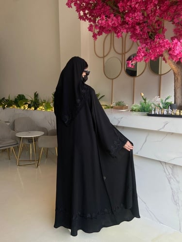 عبايه نص كلوش