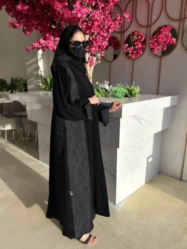 عبايه نص كلوش