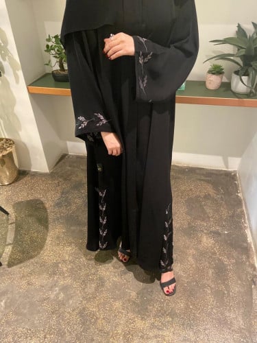 تطريز الكم والجوانب اسود مع رمادي