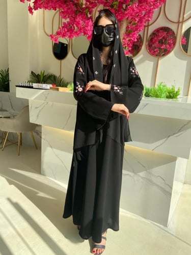 تطريز الكم رمادي مع زهري