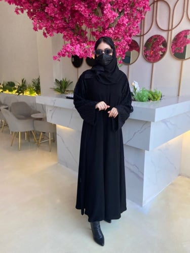 عبايه نص كلوش كم طبقه دانتيل