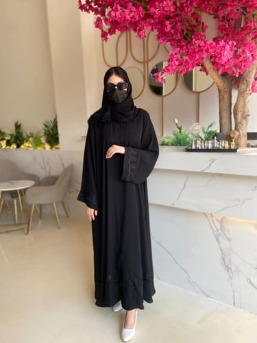 عبايه نص كلوش