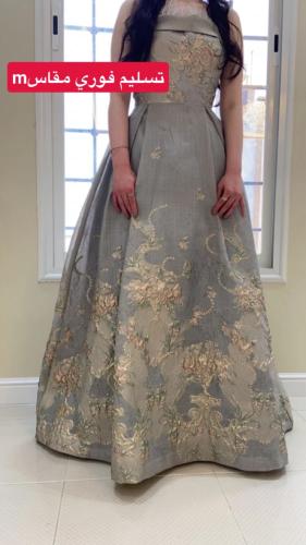 فستان من الجاكار