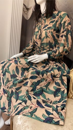 فستان بتصميم أنيق من الشيفون