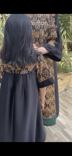 جلابية بتطريز ذهبي