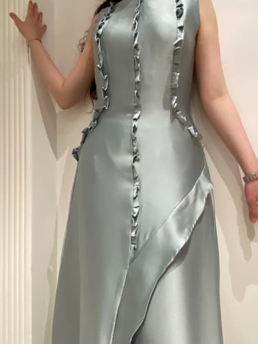 فستان سهرة بتصميم مميز يتوفر بعدة ألوان