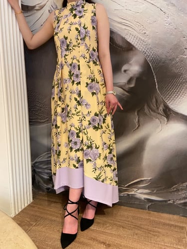 فستان أنيق بتصميم منسدل على الجسم