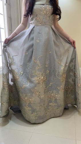 فستان سهرة بقماش مورد