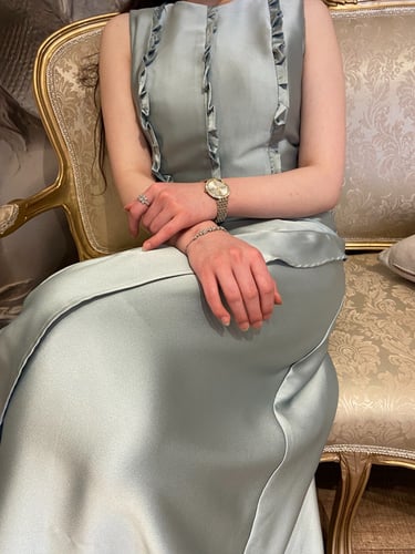 فستان سهرة بتصميم مميز يتوفر بعدة ألوان