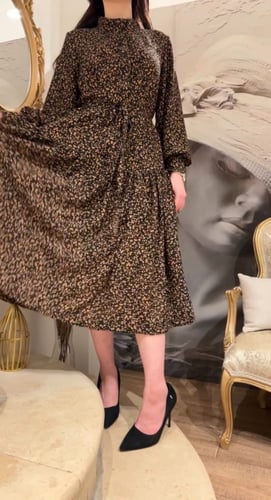 فستان فضفاض وبأكمام طويلة وحزام رفيع القماش كريب خ...