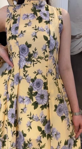 فستان أنيق بتصميم منسدل على الجسم