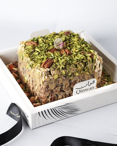 مكعب التمر بحشوة الطحينة والمكسرات حجم كبير