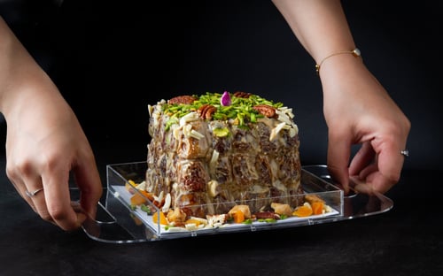 مكعب التمر بحشوة الطحينة والمكسرات حجم صغير