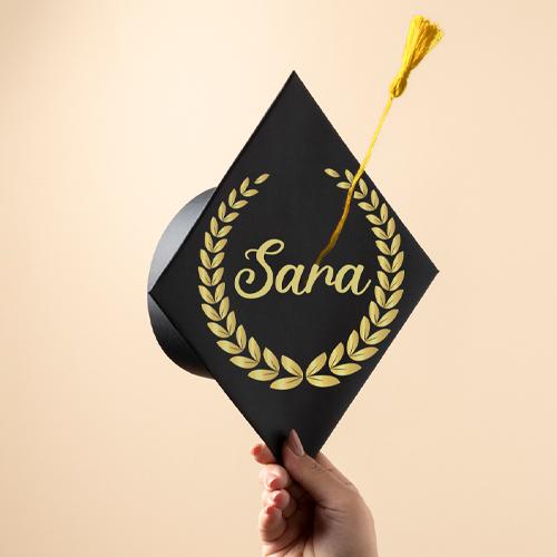 قبعة تخرج اكليل مع أسم