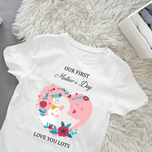 عيد الأم الأول شكل بجعة (تيشيرت أو بودي سوت)