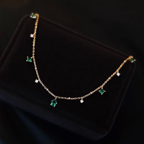 عقد احجار الزركون الذهبي