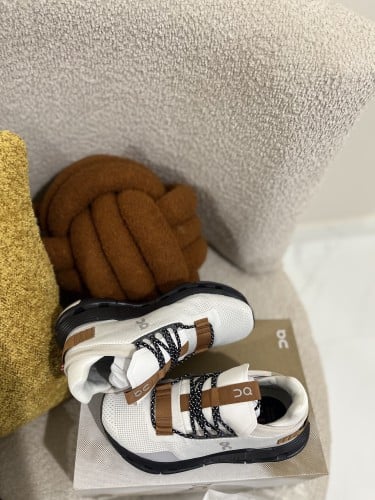 On running cloudnova Shoes