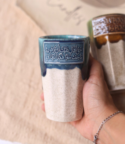 حق الجمال عليك أن تزهو بهِ