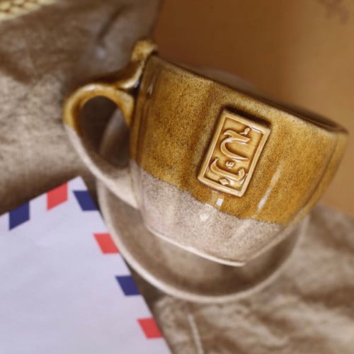 كوب حُ بّ - أصفر بصحن