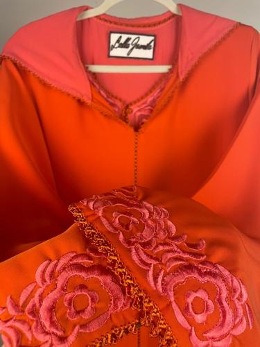 جلابة مطرزة من قطعتين