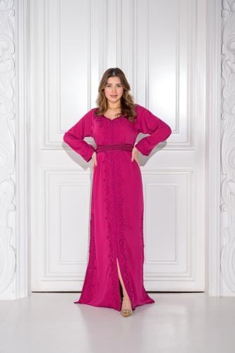 قفطان مغربي مطرز ومزين ب عقيق