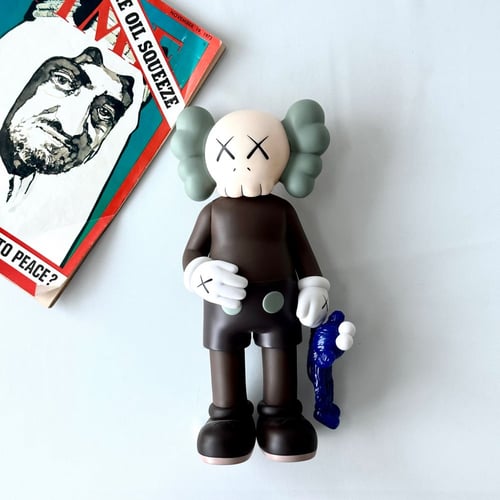 KAWS FIGURRS SET OF 2
