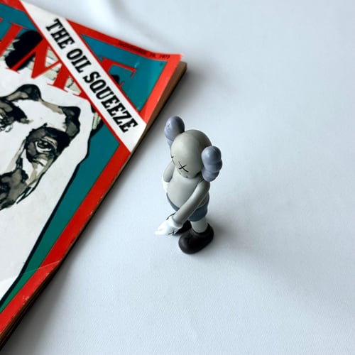 KAWS FIGURES MINI SET OF 5
