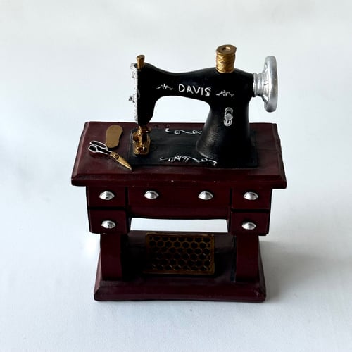 SEWING MACHINE ANTIQUE