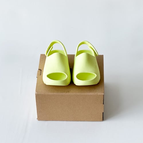 YEEZY SLIDE “KIDS “