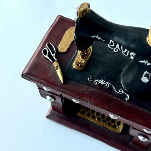 SEWING MACHINE ANTIQUE