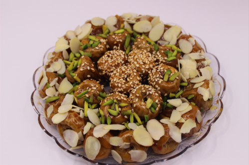 صحن تمر محشي لوز و مكسرات