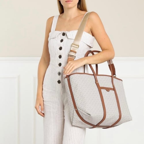 شنطة Michael kors