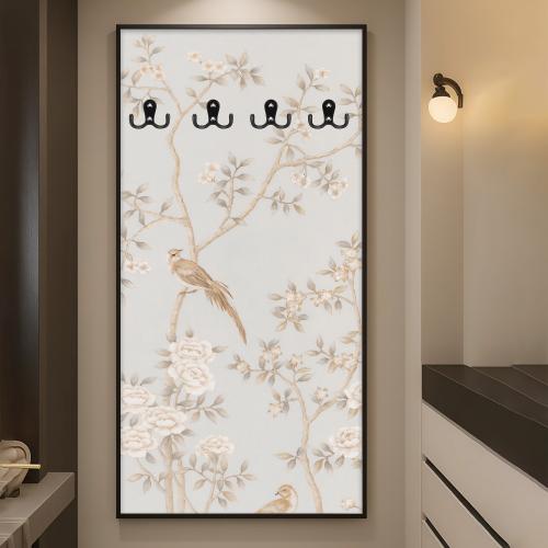 لوحة قماشية بتصميم مودرن لتعليق الملابس