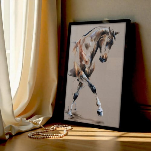 لوحة قماشية بتصميم خيول مع برواز مجوف
