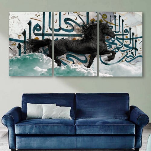 ثلاث لوحات قماشية مودرن بتصميم حصان