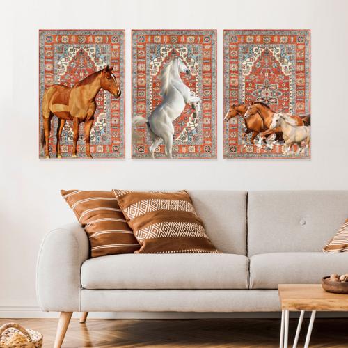 ثلاث لوحات خشبية بتصميم حصان