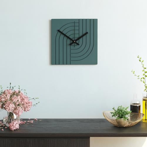 ساعة حائط خشبية بتصميم خطوط انيقة