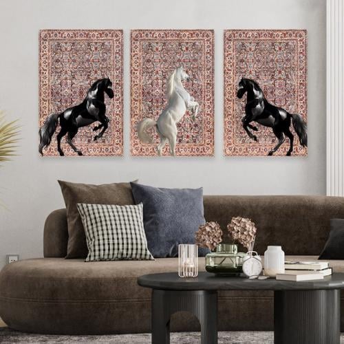 ثلاث لوحات خشبية بتصميم حصان
