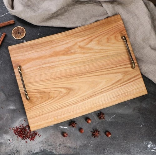 صينية تقديم خشبية مع يد معدنية مزخرفة بتصميم هندسي...