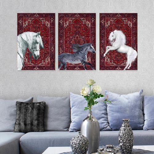 ثلاث لوحات خشبية بتصميم حصان