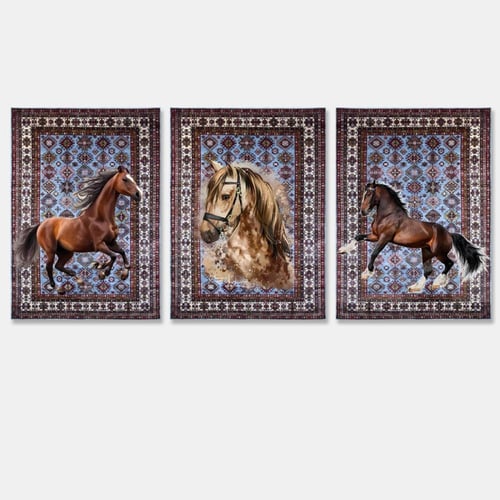 ثلاث لوحات خشبية بتصميم حصان