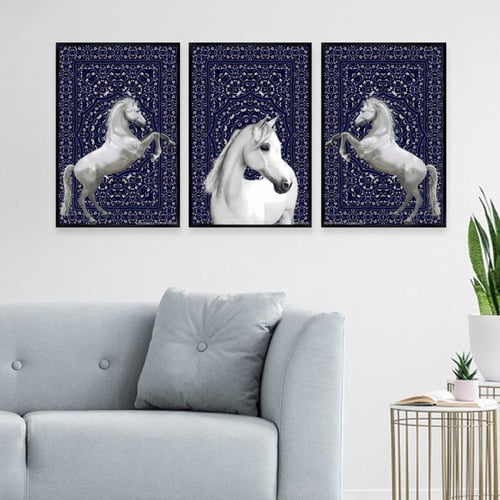 ثلاث لوحات قماشية بتصميم حصان