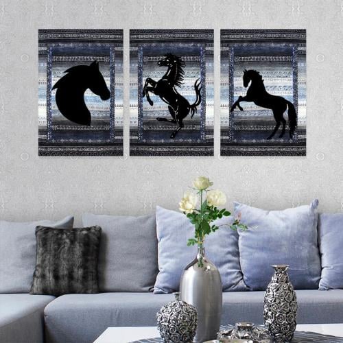 ثلاث لوحات خشبية بتصميم حصان