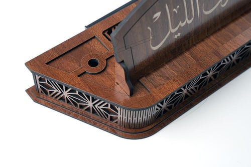 استاند اسم مكتبي مزخرف