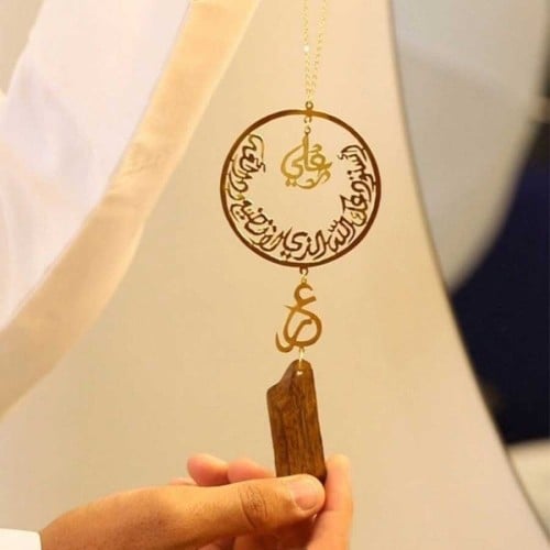 تعليقة سيارة بالاسم والحرف مع كسرة عود